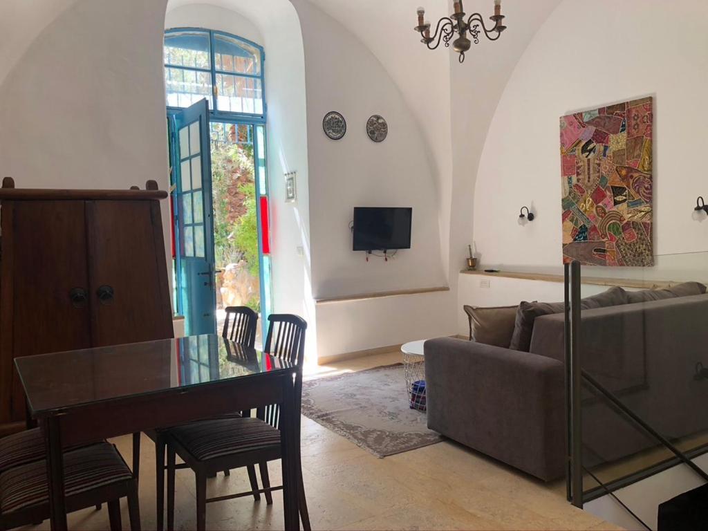 One Bedroom Stone Apartment Jerusalem Exterior photo